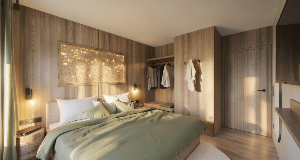 Gem&uuml;tliches Schlafzimmer mit Holzverkleidung, einem gro&szlig;en Bett und einem offenen Kleiderschrank